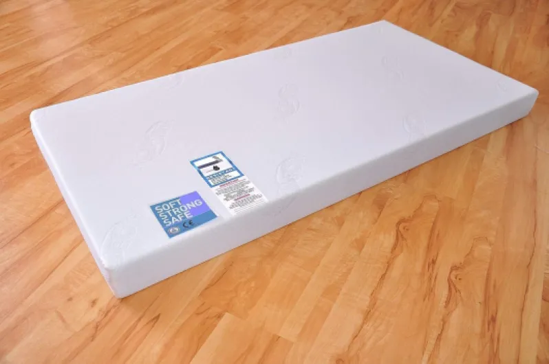 Marsell Lit bébé Lit bébé avec Matelas en Mousse Aloe Vera Réglables en Hauteur Blanc Transformable en lit Enfant