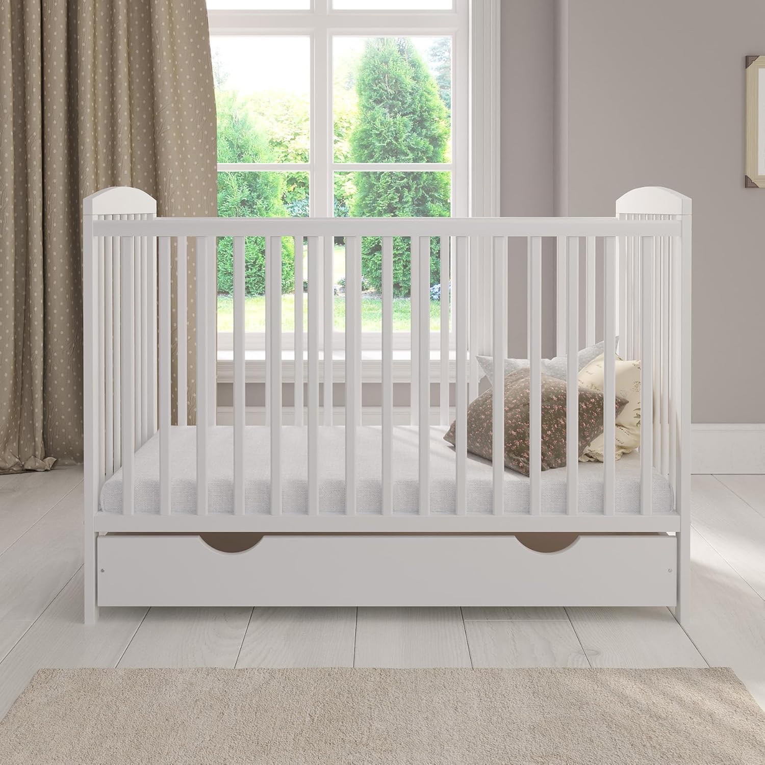 Love For Sleep Lit Bébé Évolutif en Bois Blanc 120x60 cm avec Matelas en Mousse, Tiroir, Barrière de Sécurité et Protections en Silicone – Lit Transformable pour Fille ou Garçon – Modèle Jacob