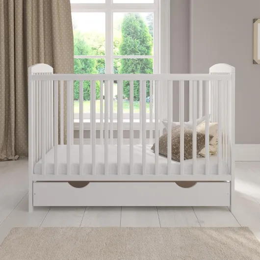 Love For Sleep Lit Bébé Évolutif en Bois Blanc 120x60 cm avec Matelas en Mousse, Tiroir, Barrière de Sécurité et Protections en Silicone – Lit Transformable pour Fille ou Garçon – Modèle Jacob