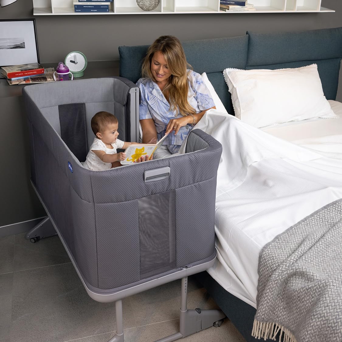Next2Me Forever, Lit Bébé 3en1, Jusqu’à 4 Ans (22 Kg), Compatible avec Différents Lits, Berceau Bébé 3en1, Hauteur Réglable, Bonne Circulation de l'Air, 4 Roues, Matelas Inclus Gris Clair
