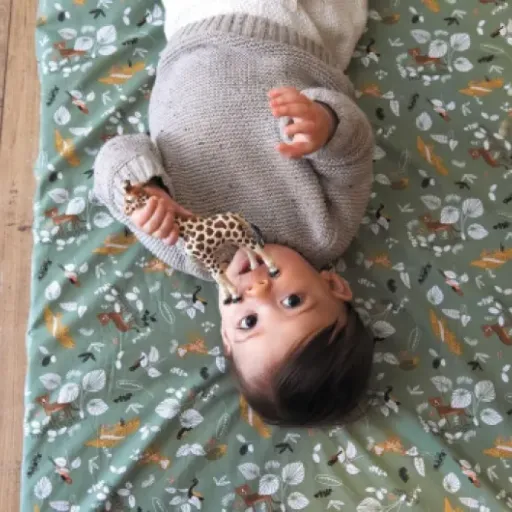 Test Tinéo Matelas Bébé Nomade 60x120 : pratique pour bouger avec bébé, mais pas fait pour des nuits à rallonge